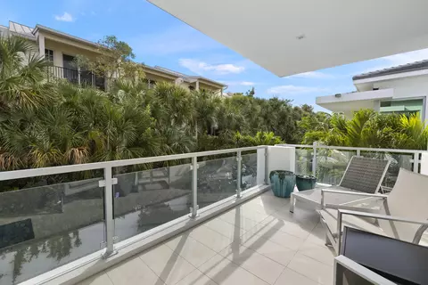Exterior - 402 Ocean One Ln, Juno Beach, FL 33408 photo 2 of 8