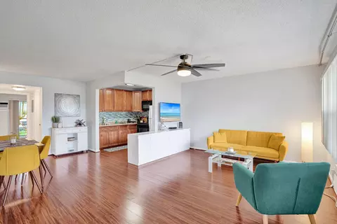 566 Fanshaw N, Boca Raton, FL 33434