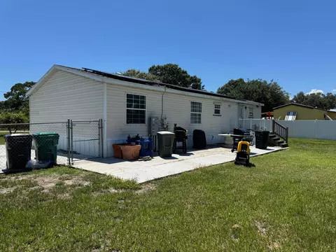 Exterior - 8115 SE 57th Dr, Okeechobee, FL 34974 photo 5 of 7