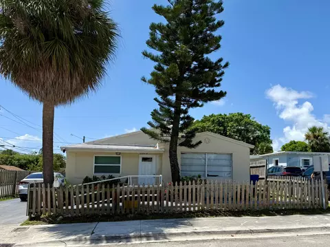 1105 W 34th St, Riviera Beach, FL 33404