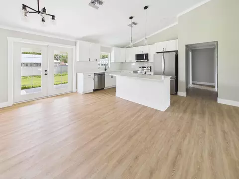 Living - 1007 SW 5th St, Okeechobee, FL 34974 photo 6 of 7