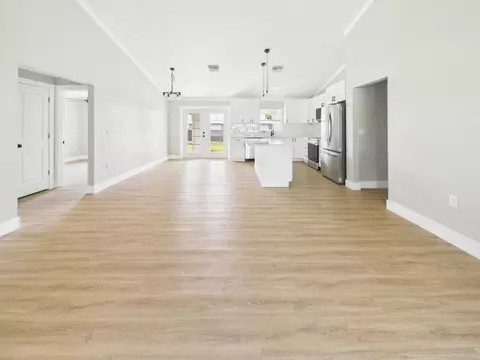 Living - 1007 SW 5th St, Okeechobee, FL 34974 photo 4 of 7