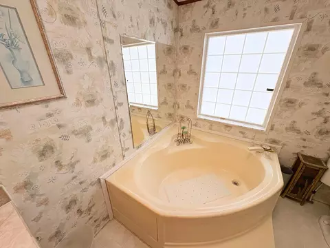 Bath - 2108 SE 32nd St, Okeechobee, FL 34974 photo 2 of 5