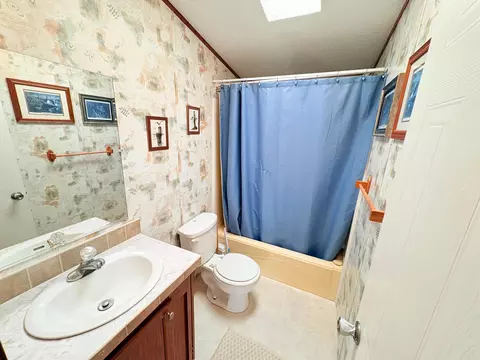 Bath - 2108 SE 32nd St, Okeechobee, FL 34974 photo 5 of 5