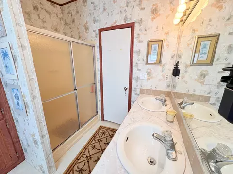 Bath - 2108 SE 32nd St, Okeechobee, FL 34974 photo 3 of 5