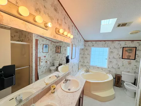 Bath - 2108 SE 32nd St, Okeechobee, FL 34974 photo 1 of 5