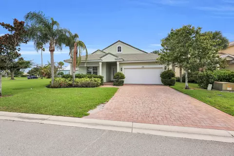 104 NW Willow Grove Ave, Port Saint Lucie, FL 34986