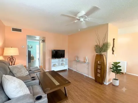 28 Pine Arbor #105, Vero Beach, FL 32962