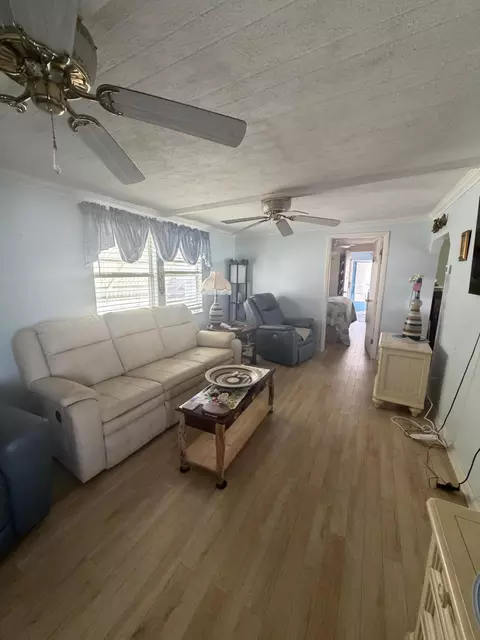 Living - 5328 SE 64th Ter, Okeechobee, FL 34974 photo 2 of 2