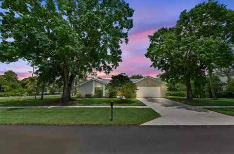 12373 Sawgrass Ct, Wellington, FL 33414