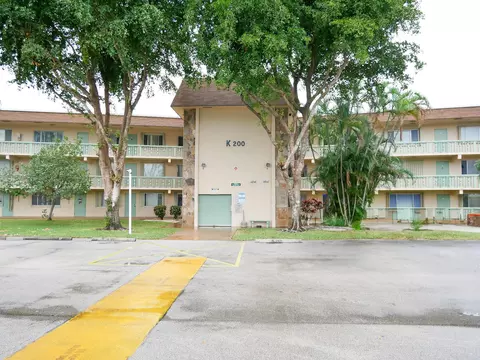 200 Village Green Cir E #K 311, Palm Springs, FL 33461