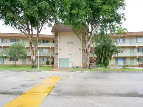 200 Village Green Cir E #K 311, Palm Springs, FL 33461