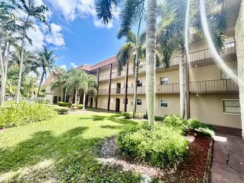 120 Sparrow Dr #115, Royal Palm Beach, FL 33411
