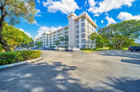 2901 S Palm Aire Dr #609, Pompano Beach, FL 33069