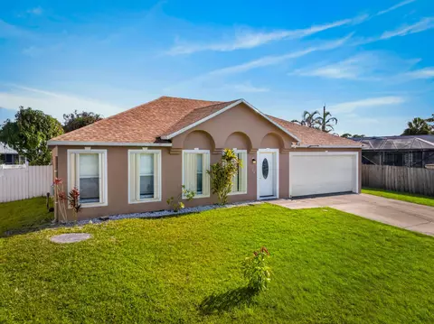 708 SE Lansdowne Ave, Port Saint Lucie, FL 34983