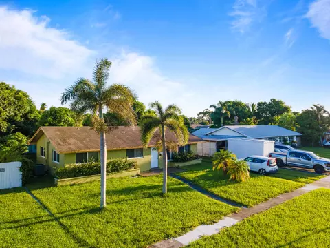 4786 Pine Cone Ln, West Palm Beach, FL 33417