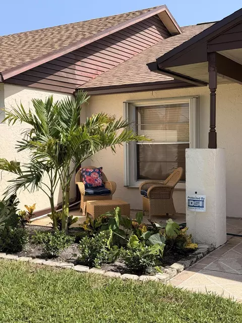 8499 Lakepoint Ct, Wellington, FL 33467