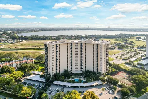 2450 Presidential Way #1606, West Palm Beach, FL 33401