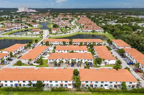 4414 Hemlock Dr, Riviera Beach, FL 33410