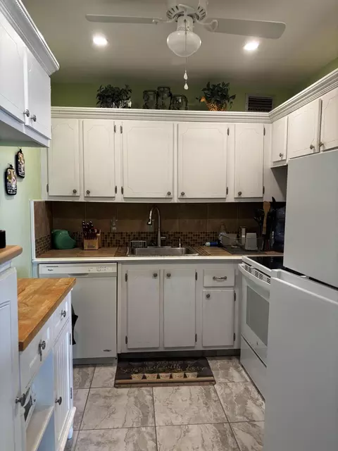 310 Chatham O #310, West Palm Beach, FL 33417