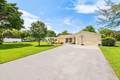8645 Pinto Dr, Lake Worth, FL 33467