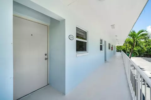 207 Tropic Isle Dr #208, Delray Beach, FL 33483