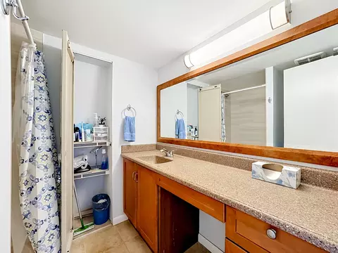Bath - 3192 SE Brook St, Stuart, FL 34997 photo 2 of 6