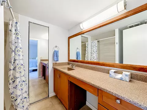 Bath - 3192 SE Brook St, Stuart, FL 34997 photo 1 of 6