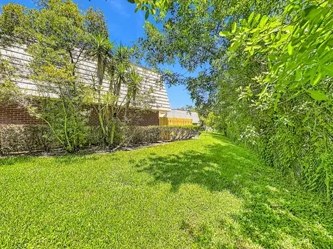 Exterior - 3192 SE Brook St, Stuart, FL 34997 photo 2 of 10