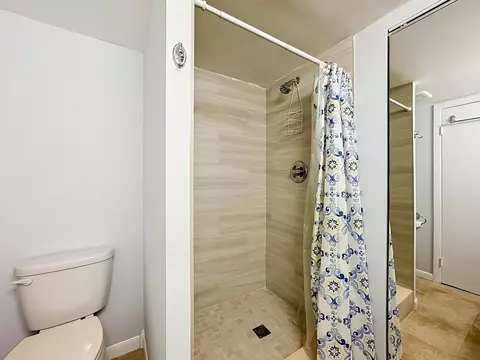 Bath - 3192 SE Brook St, Stuart, FL 34997 photo 4 of 6