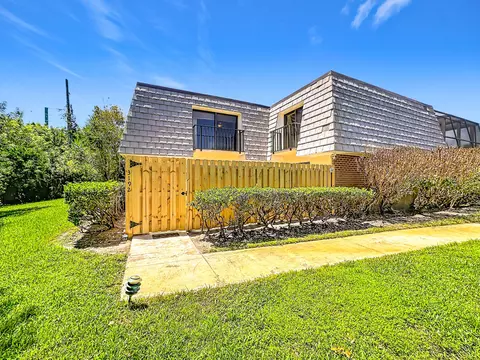 Exterior - 3192 SE Brook St, Stuart, FL 34997 photo 3 of 10