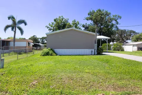 2208 SE 38th Trl, Okeechobee, FL 34974 photo 3