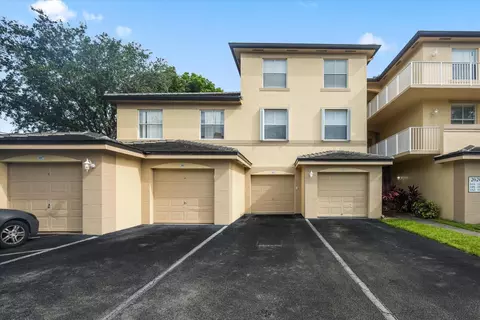 2020 Greenview Shores Blvd #102, Wellington, FL 33414