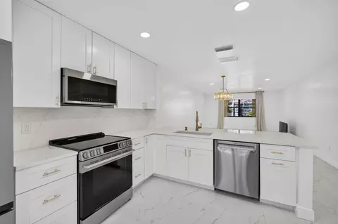 320 Elmira Ct, Royal Palm Beach, FL 33411