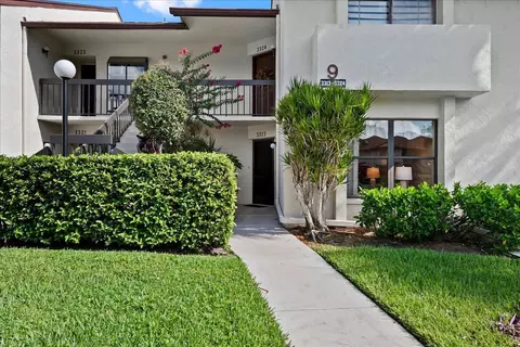3323 Lucerne Park Dr, Greenacres, FL 33467