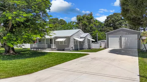 1126 Pine Ave, Fort Pierce, FL 34982