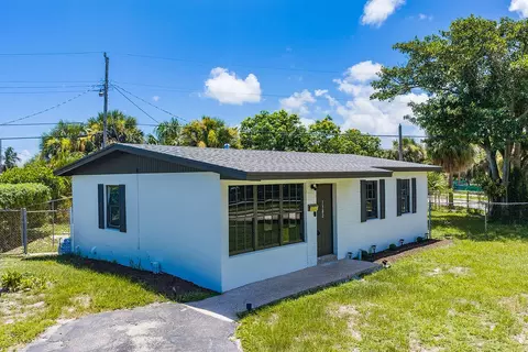 1382 9th St, West Palm Beach, FL 33401