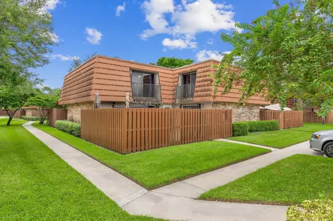 4065 Wimbledon Dr, Hollywood, FL 33026