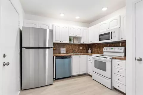 4851 NW 21st St #203, Lauderhill, FL 33313