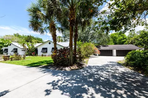 12856 Arrowwood Dr, Palm Beach Gardens, FL 33418