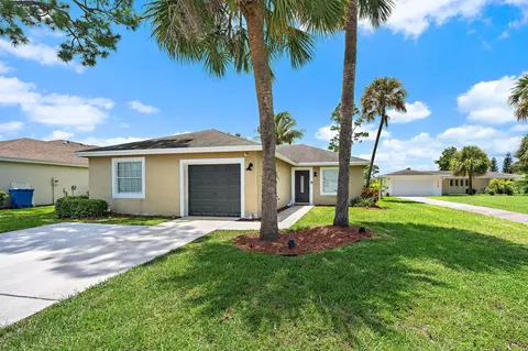 5483 Club Cir, Haverhill, FL 33415