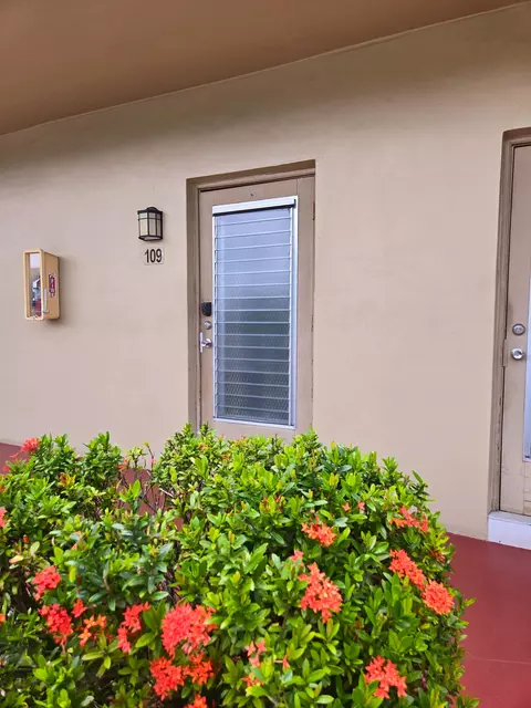 5071 W Oakland Park Blvd #109, Lauderdale Lakes, FL 33313