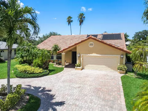8719 NW 1st St, Coral Springs, FL 33071
