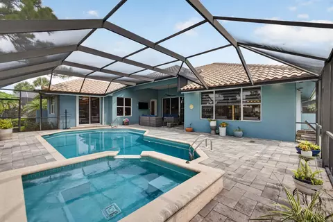 Exterior - 1258 SE Brewster Pl, Stuart, FL 34997 photo 4 of 10