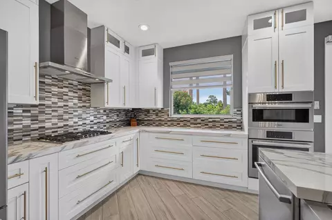 Kitchen - 1258 SE Brewster Pl, Stuart, FL 34997 photo 5 of 6