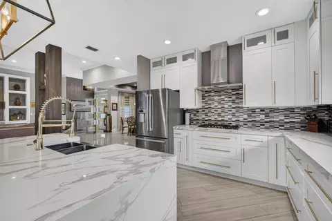 Kitchen - 1258 SE Brewster Pl, Stuart, FL 34997 photo 4 of 6