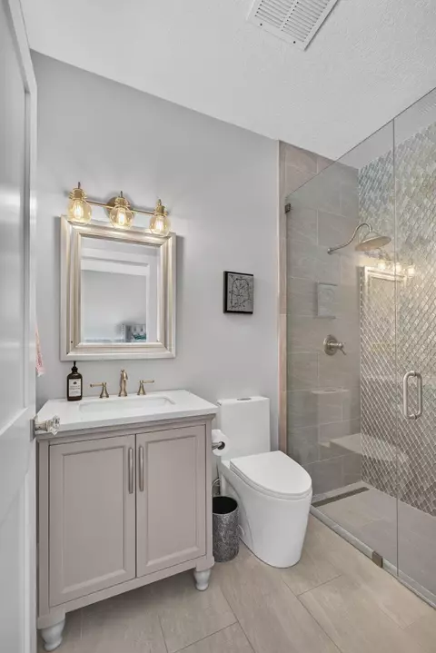 Bath - 1258 SE Brewster Pl, Stuart, FL 34997 photo 3 of 7