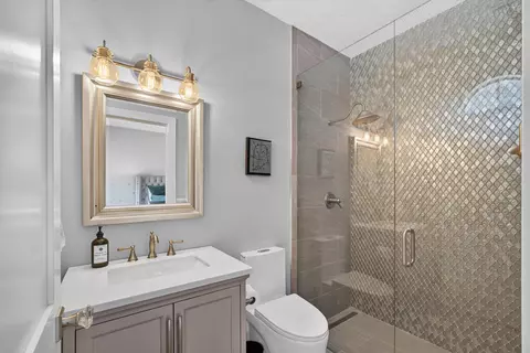 Bath - 1258 SE Brewster Pl, Stuart, FL 34997 photo 4 of 7