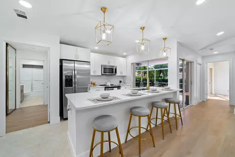 2301 Pin Oak Ct, Palm Beach Gardens, FL 33410