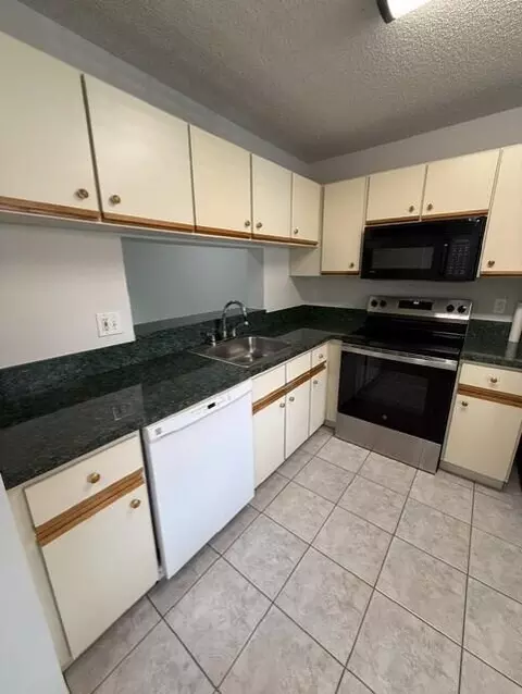 3031 Holiday Springs Blvd #202-7, Margate, FL 33063